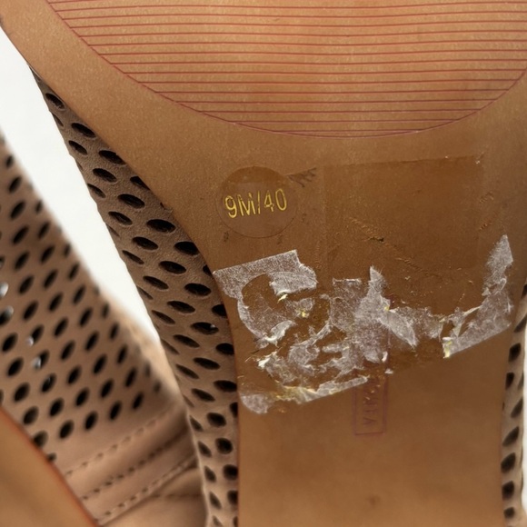 Vince‎ Camuto | Katnina Perforated Nubuck Open Toe Shooties Sz 9M - Picture 8 of 8